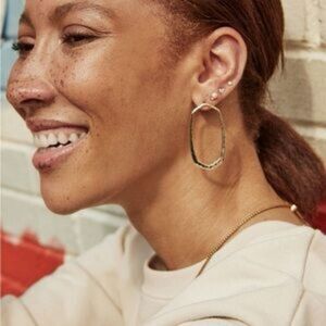 Kendra Scott Zorte Hoop Earrings In Silver Feather Weight NEW